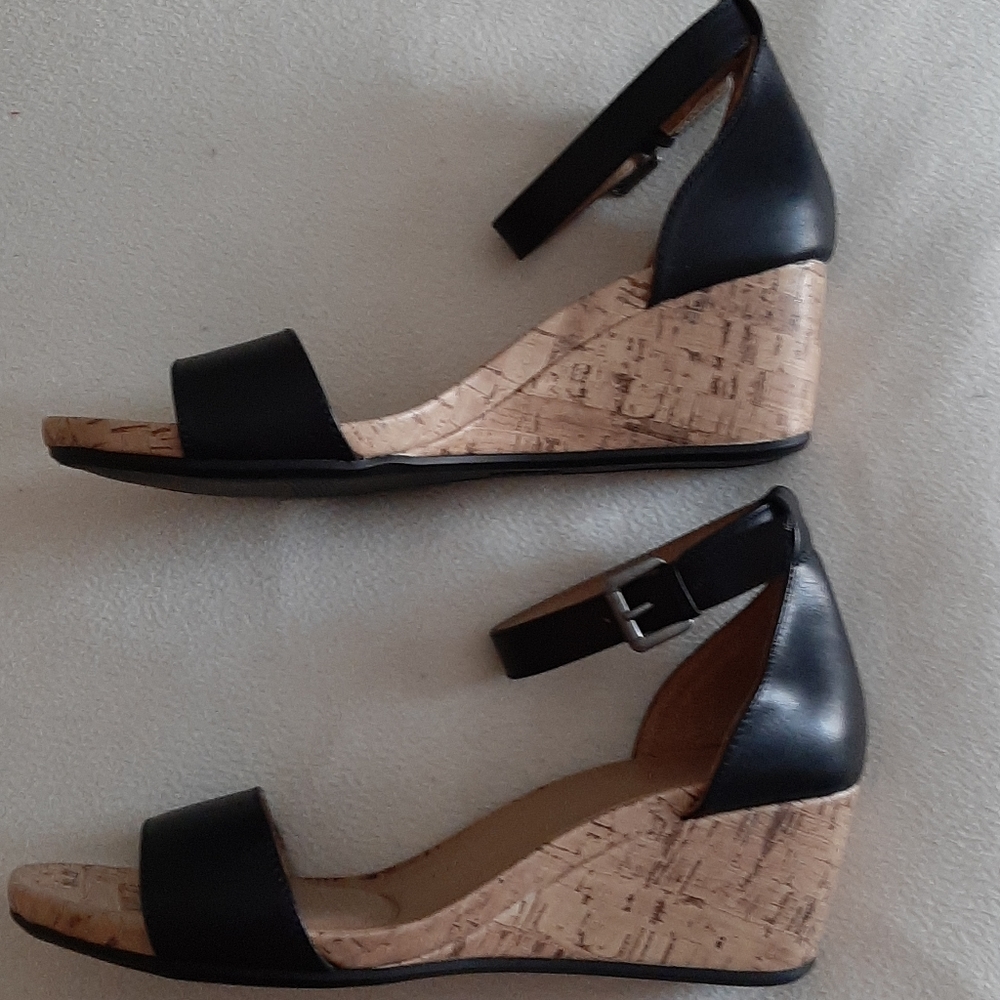 Brand new without box Naturalizer black sandals, 9